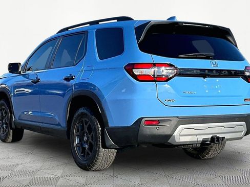 Used 2024 Honda Pilot TrailSport image 5