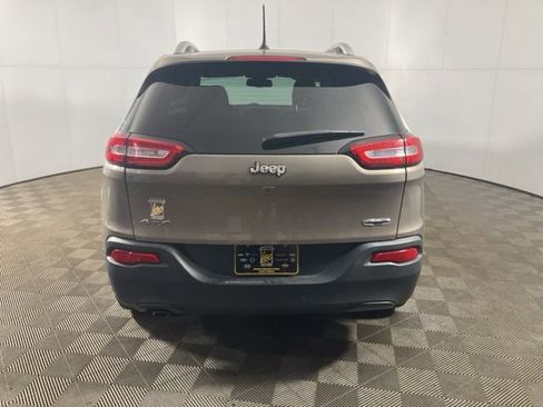 Used 2016 Jeep Cherokee Latitude w/ Comfort/Convenience Group image 4