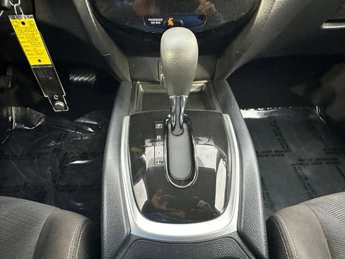 Used 2015 Nissan Rogue S FWD image 35