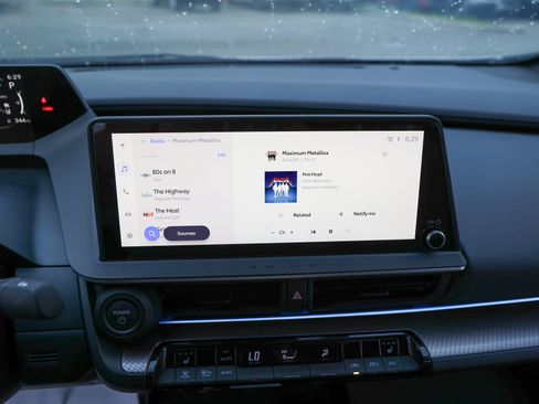 Used 2023 Toyota Prius XLE FWD image 21