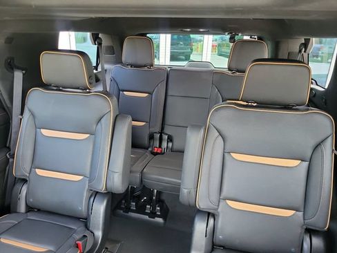 Used 2022 GMC Yukon AT4 w/ Technology Package AWD/4WD image 14