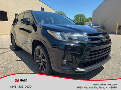Used 2019 Toyota Highlander SE w/ Nightshade Edition