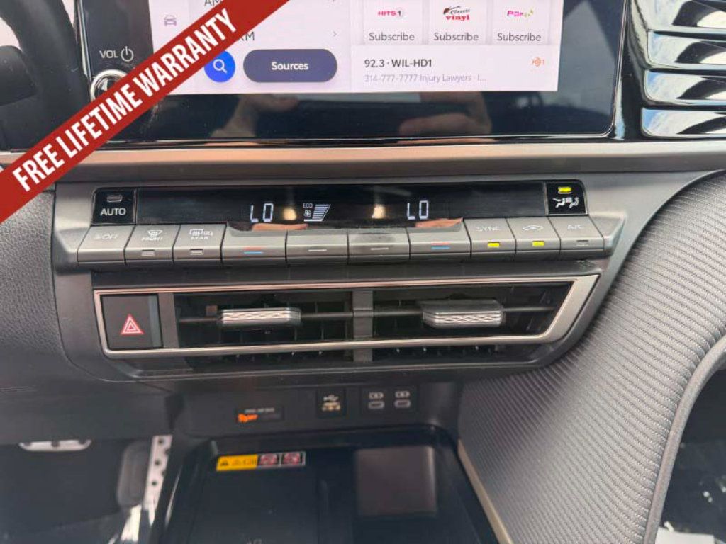 Used 2025 Toyota Camry SE FWD image 24