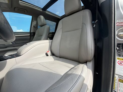 Used 2016 Toyota Highlander Limited Platinum image 28