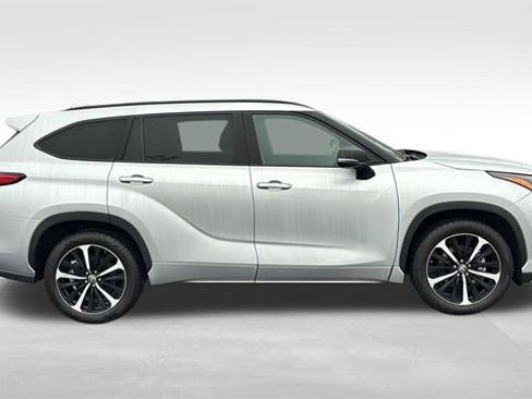 Used 2021 Toyota Highlander XSE image 32