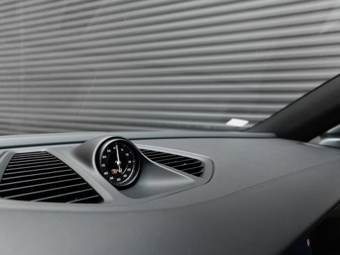 Certified 2025 Porsche Macan 4S Electric AWD/4WD image 20