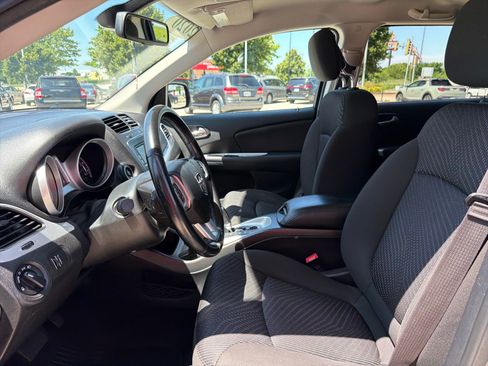 Used 2020 Dodge Journey SE w/ SE Popular Equipment Group FWD image 14