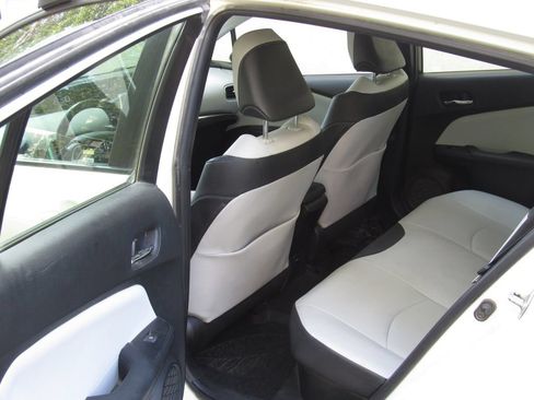 Certified 2018 Toyota Prius Four w/ Advanced Technology Package FWD image 15
