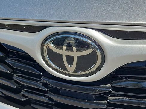 Used 2023 Toyota Highlander LE FWD image 25