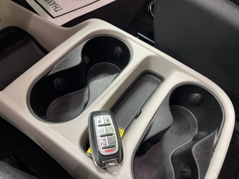 Used 2022 Chrysler Voyager LX image 22