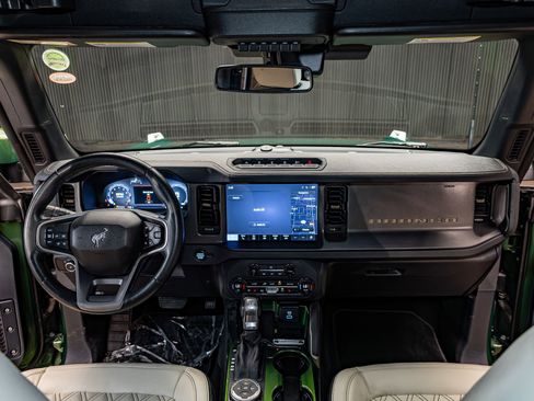 Used 2025 Ford Bronco Badlands image 15