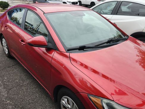 Used 2017 Hyundai Elantra SE FWD image 2