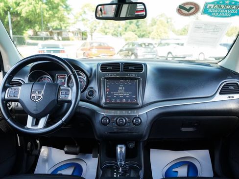 Used 2019 Dodge Journey Crossroad AWD/4WD image 9