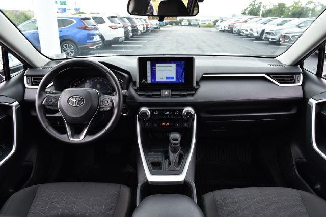 Used 2025 Toyota RAV4 XLE w/ Weather Package AWD/4WD image 7
