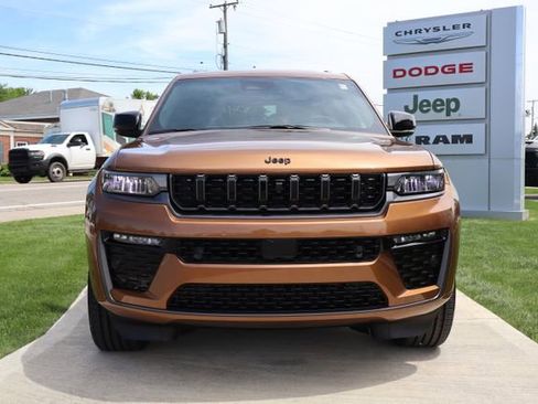 New 2026 Jeep Grand Cherokee Limited AWD/4WD image 7