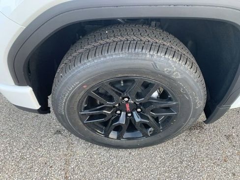 New 2026 GMC Sierra 1500 Elevation image 11