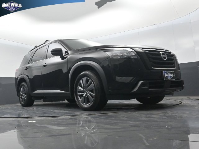 Used 2023 Nissan Pathfinder SV w/ Black Appearance Package FWD image 17