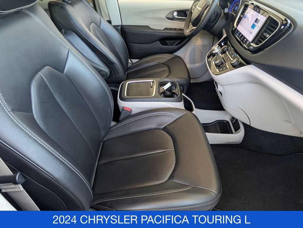 Used 2024 Chrysler Pacifica Touring-L FWD image 33