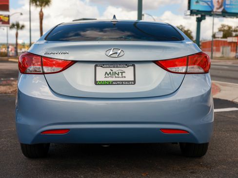 Used 2013 Hyundai Elantra GLS w/ Preferred Pkg image 12