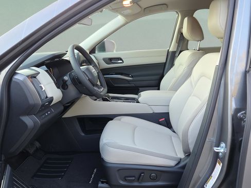 New 2026 Nissan Pathfinder SL FWD image 11