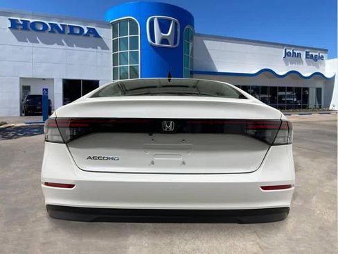 New 2025 Honda Accord SE image 4