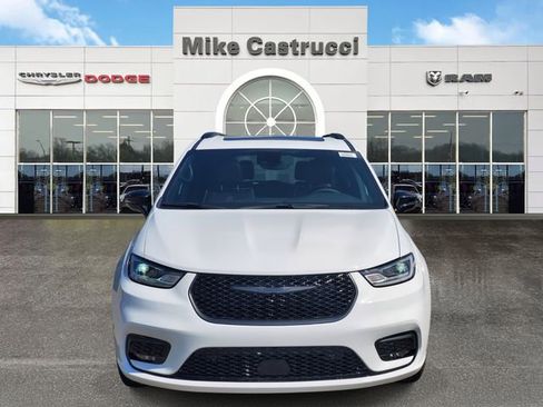 New 2026 Chrysler Pacifica Limited w/ S Appearance Package image 2