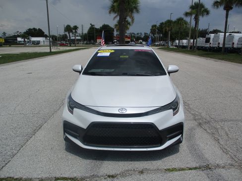 Used 2022 Toyota Corolla SE w/ SE Premium Package FWD image 2