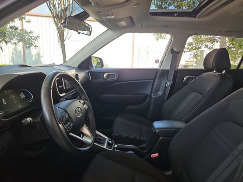 Used 2025 Hyundai Venue SEL FWD image 23