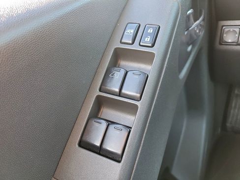 Used 2019 Nissan Frontier PRO-4X image 14