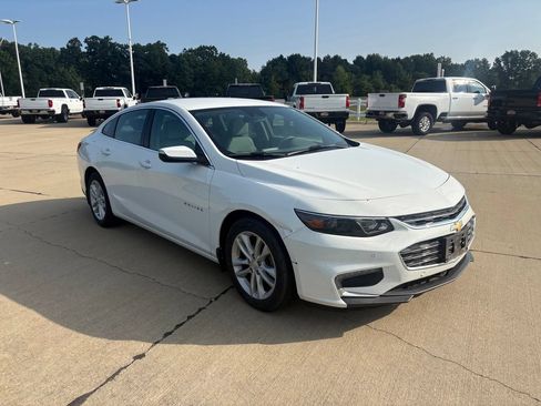 Used 2017 Chevrolet Malibu LT w/ Driver Confidence Package FWD image 8