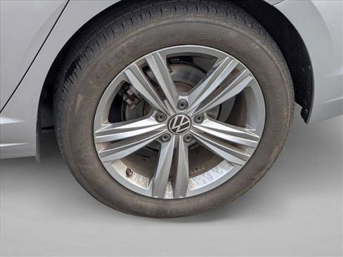 Used 2024 Volkswagen Jetta SE image 21