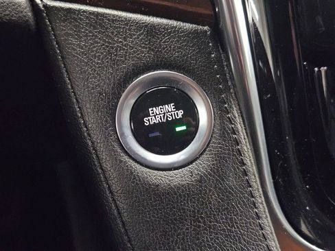 Used 2018 Cadillac Escalade Premium Luxury image 17