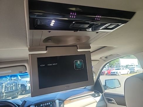 Used 2020 GMC Yukon XL Denali w/ Denali Premium Package image 12