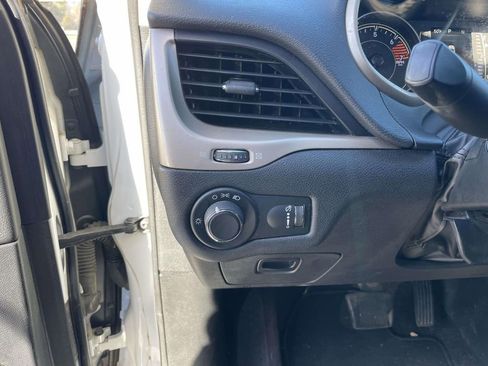 Used 2016 Jeep Cherokee Sport image 29