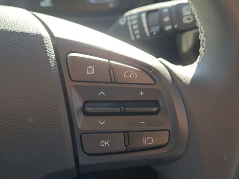 Used 2025 Hyundai Venue Limited image 28