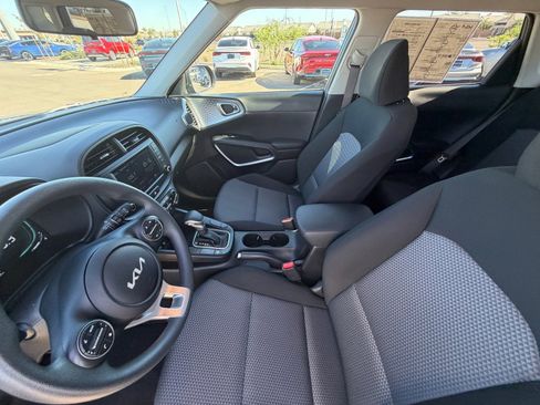 Certified 2025 Kia Soul LX image 14