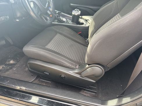 Used 2016 Dodge Challenger SXT RWD image 8