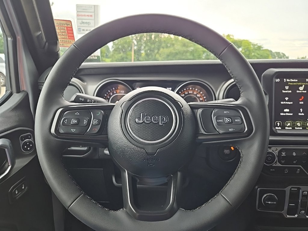 Used 2023 Jeep Gladiator Sport AWD/4WD image 45