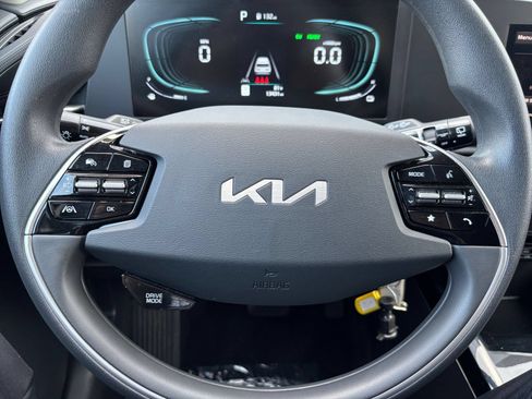 Used 2026 Kia Niro LX FWD image 27