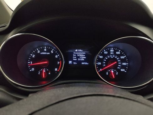 Used 2021 Kia Sedona LX FWD image 23