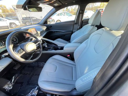 Used 2025 Hyundai Elantra Limited image 28