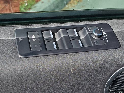 Used 2019 Land Rover Discovery HSE AWD/4WD image 28