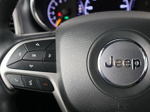 Used 2022 Jeep Grand Cherokee Limited image 8