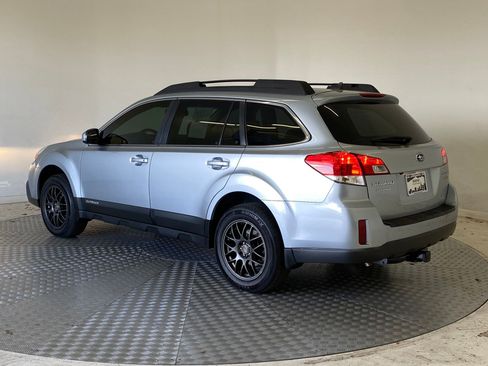Used 2013 Subaru Outback 3.6R Limited w/ Moonroof Pkg image 3