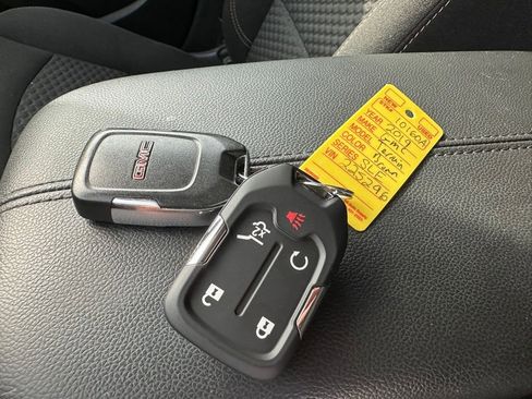 Used 2019 GMC Terrain SLE w/ Driver Convenience Package FWD image 8