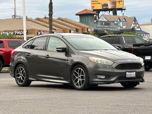 Used 2015 Ford Focus SE w/ SE Sport Package image 8