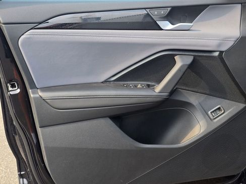 New 2025 Volkswagen Tiguan SE image 29