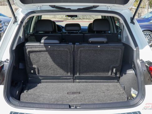 Used 2018 Volkswagen Tiguan SE w/ Panoramic Sunroof Package image 7