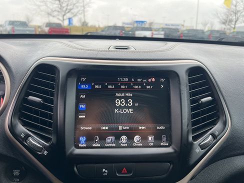 Used 2018 Jeep Cherokee Limited image 17