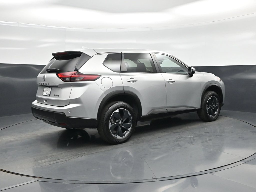 Used 2024 Nissan Rogue SV AWD/4WD image 26